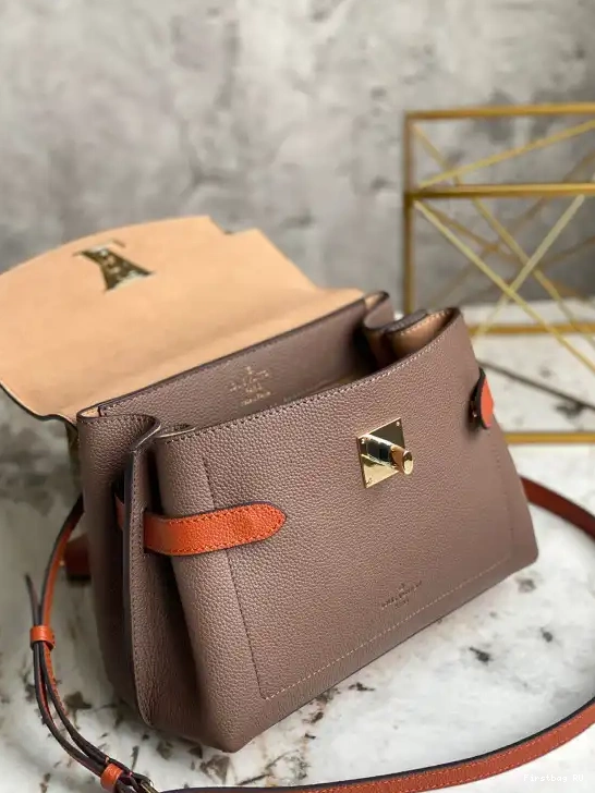 First bag ru VUITTON LOUIS BB LOCKME EVER 0524